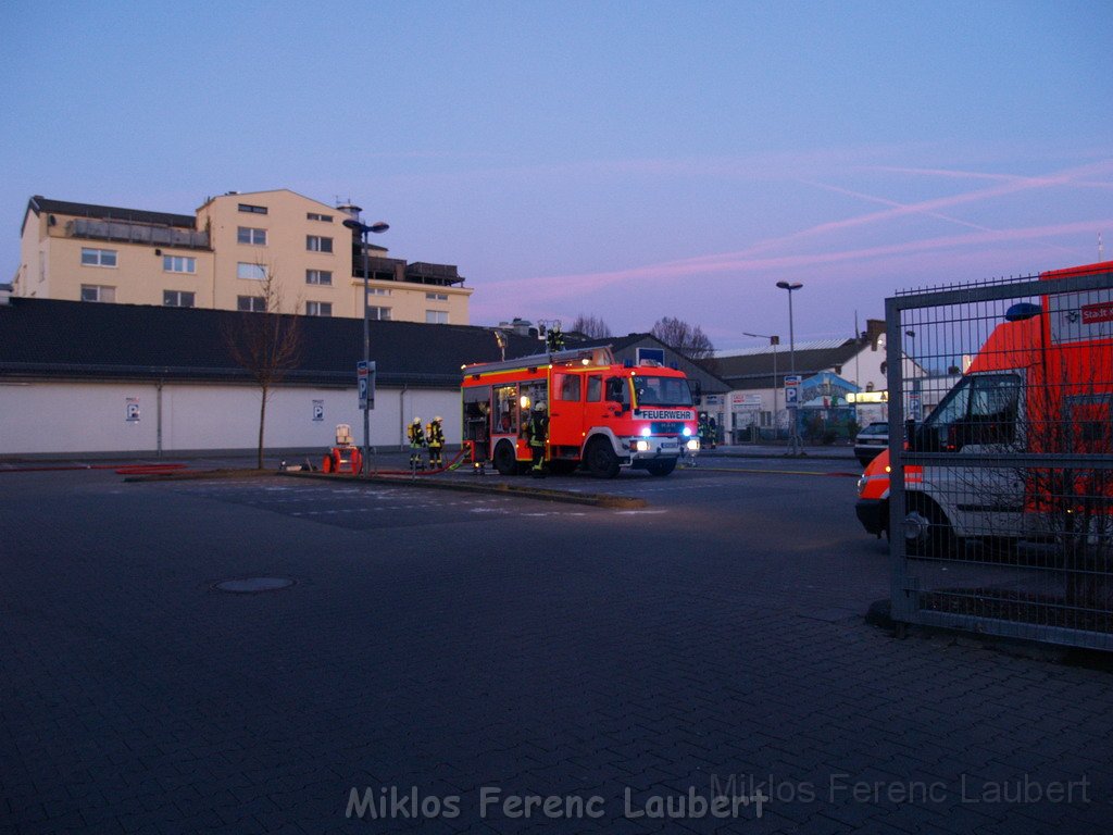 Feuer Plusmarkt Koeln Ehrenfeld Vogelsangerstr P71.JPG